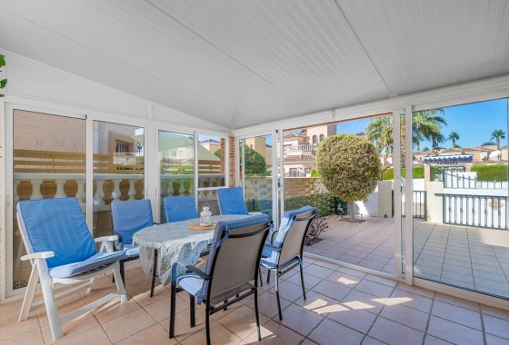 Venta - Chalet Independiente -
Guardamar del Segura