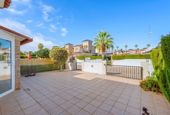 Venta - Chalet Independiente -
Guardamar del Segura