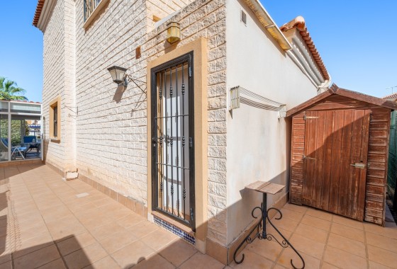 Venta - Chalet Independiente -
Guardamar del Segura