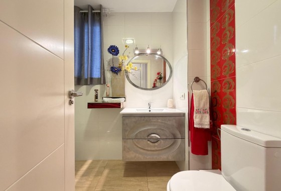Revente - Appartement -
Torrevieja - Paseo Maritimo