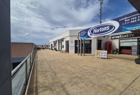 Venta - Comercial -
La Zenia