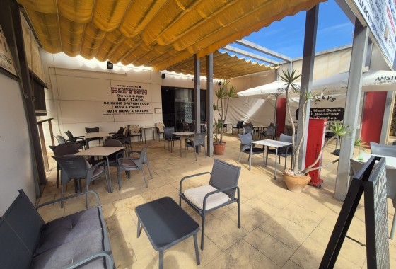 Venta - Comercial -
La Zenia
