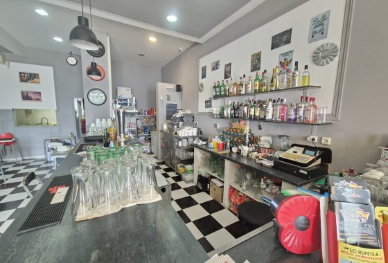 Venta - Comercial -
La Zenia