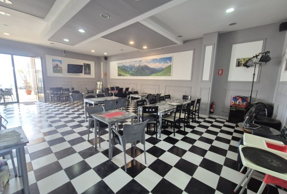 Venta - Comercial -
La Zenia