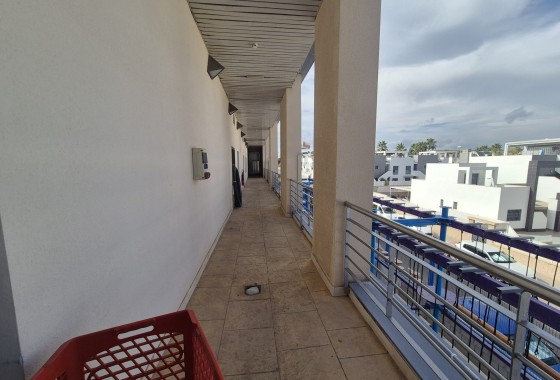 Venta - Comercial -
La Zenia