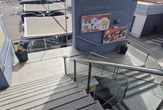 Venta - Comercial -
La Zenia