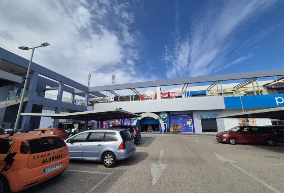 Venta - Comercial -
La Zenia