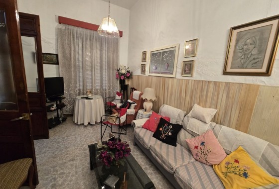 Resale - Townhouse -
Sax