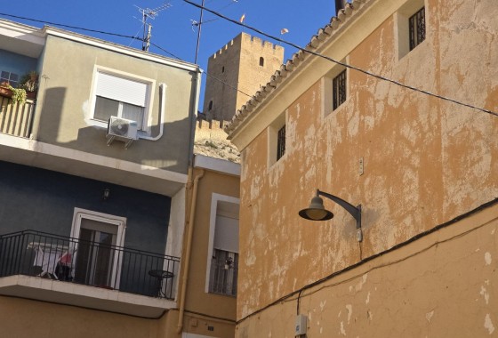 Resale - Townhouse -
Sax