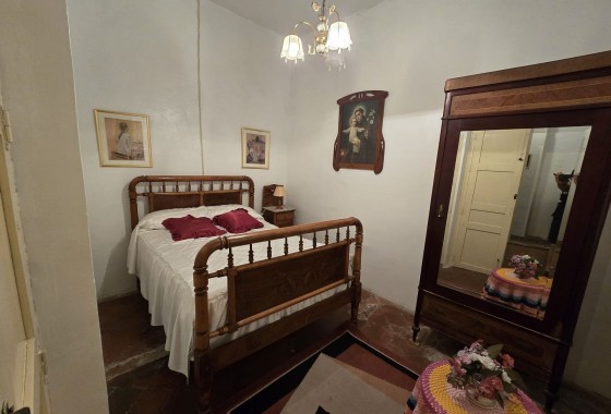 Resale - Townhouse -
Sax