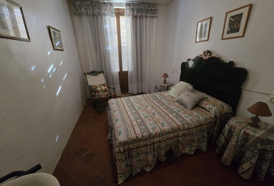 Resale - Townhouse -
Sax