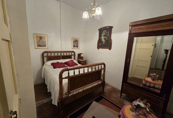 Resale - Townhouse -
Sax