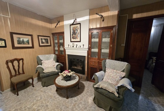 Resale - Townhouse -
Sax