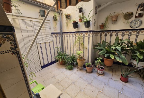 Resale - Townhouse -
Sax
