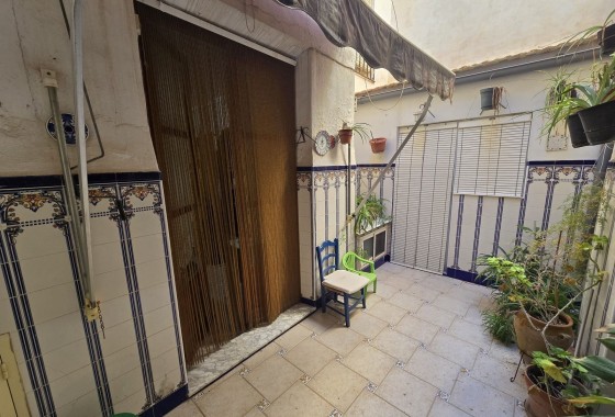 Resale - Townhouse -
Sax