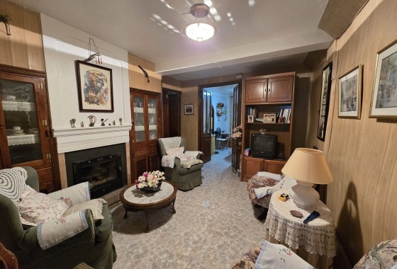 Resale - Townhouse -
Sax
