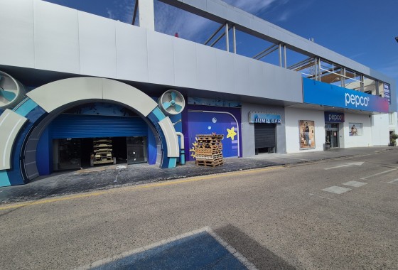 Venta - Comercial -
La Zenia