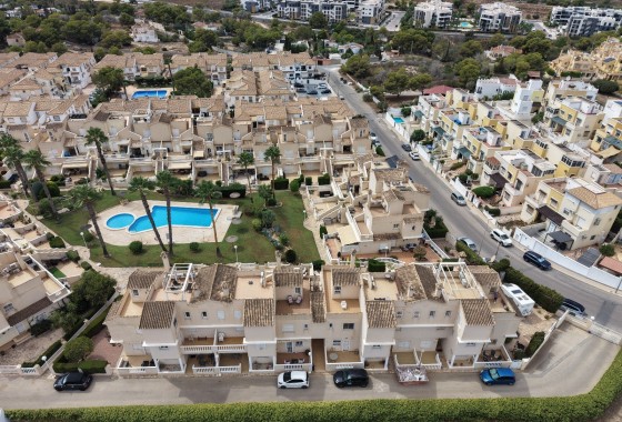 Herverkoop - Rijhuis -
Orihuela Costa - Los Altos