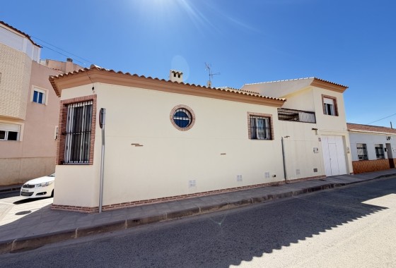 Resale - Townhouse -
Pilar De La Horradada