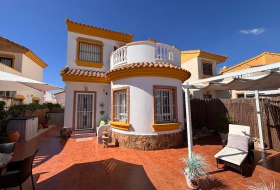 Resale - Detached Villa -
El Campo