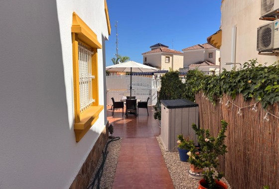 Resale - Detached Villa -
El Campo