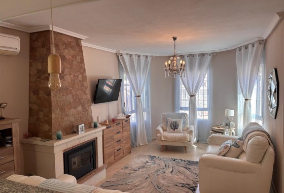 Resale - Detached Villa -
El Campo