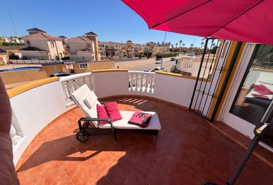 Resale - Detached Villa -
El Campo