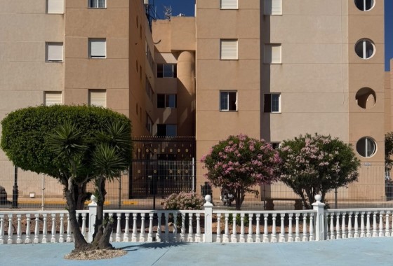 Herverkoop - Rijhuis -
Torrevieja