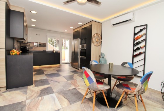 Venta - Chalet Independiente -
Villamartín - Las Violetas