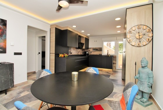 Venta - Chalet Independiente -
Villamartín - Las Violetas