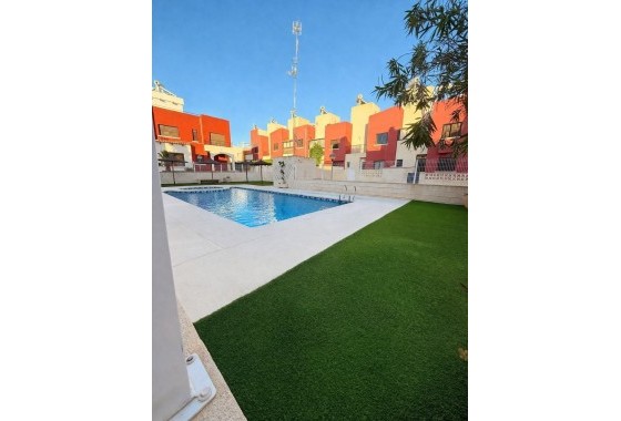 Herverkoop - Rijhuis -
Torrevieja - Aguas Nuevas
