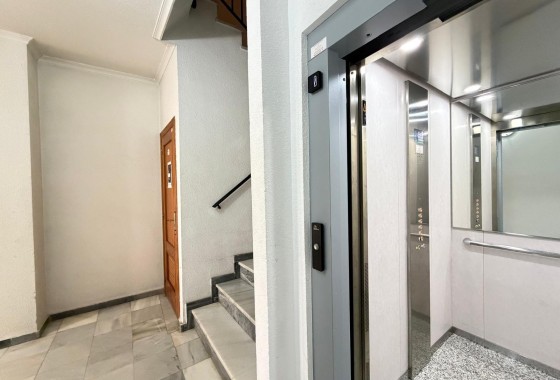Herverkoop - Appartement / Flat -
Torrevieja - Playa del Cura