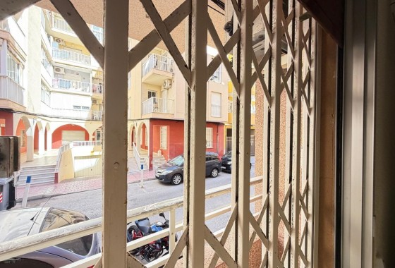 Herverkoop - Appartement / Flat -
Torrevieja - Las Piscinas Naturales