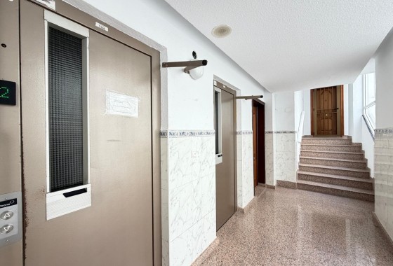 Herverkoop - Appartement / Flat -
Torrevieja - Las Piscinas Naturales