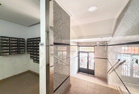 Herverkoop - Appartement / Flat -
Torrevieja - Las Piscinas Naturales