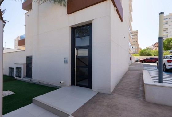 Herverkoop - Appartement / Flat -
Guardamar del Segura - puerto deportivo