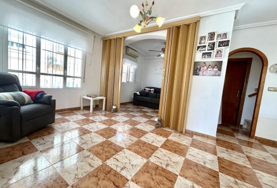 Herverkoop - Rijhuis -
Cabo Roig