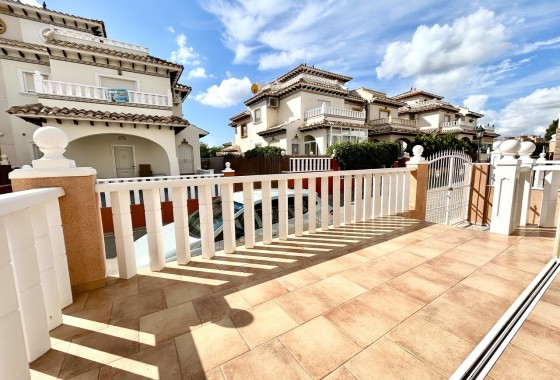 Herverkoop - Rijhuis -
Cabo Roig