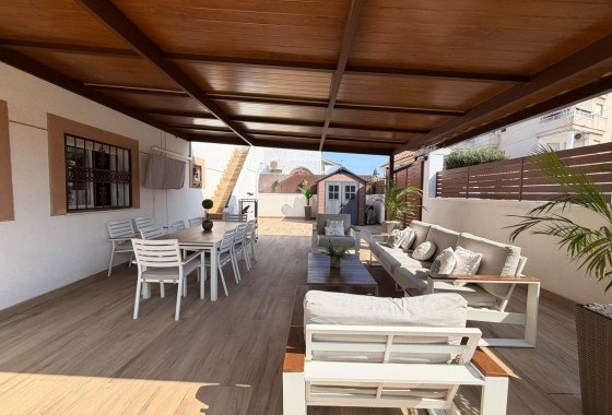 Herverkoop - Rijhuis -
Torrevieja - Nueva Torrevieja