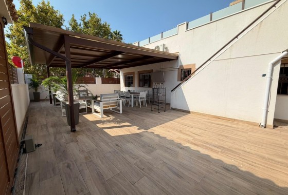 Herverkoop - Rijhuis -
Torrevieja - Nueva Torrevieja