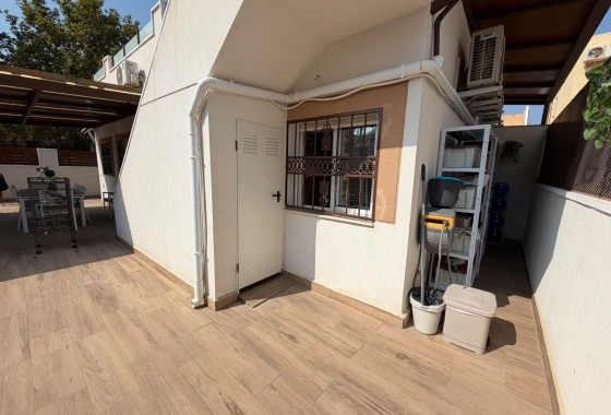 Herverkoop - Rijhuis -
Torrevieja - Nueva Torrevieja