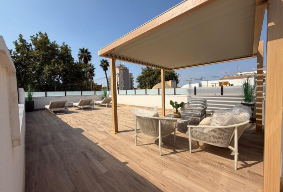 Herverkoop - Rijhuis -
Torrevieja - Nueva Torrevieja