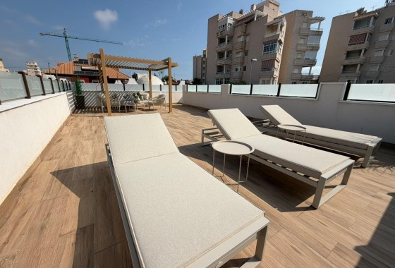 Herverkoop - Rijhuis -
Torrevieja - Nueva Torrevieja
