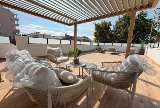 Herverkoop - Rijhuis -
Torrevieja - Nueva Torrevieja