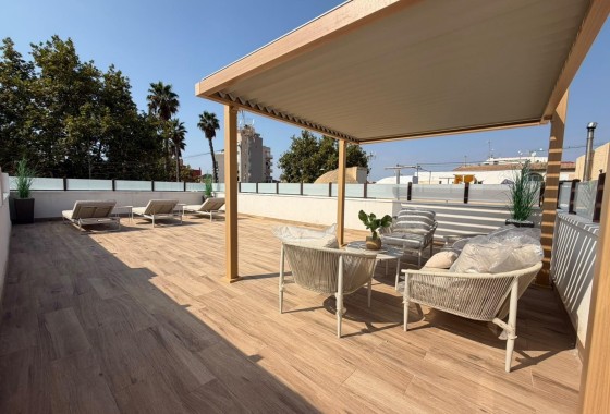 Herverkoop - Rijhuis -
Torrevieja - Nueva Torrevieja