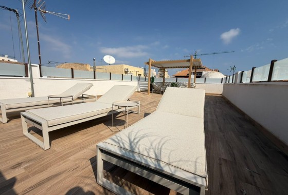 Herverkoop - Rijhuis -
Torrevieja - Nueva Torrevieja