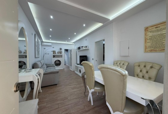 Herverkoop - Rijhuis -
Torrevieja - Nueva Torrevieja