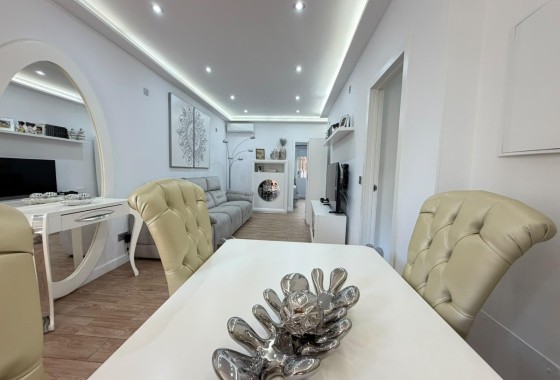 Herverkoop - Rijhuis -
Torrevieja - Nueva Torrevieja