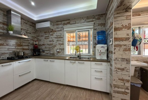 Herverkoop - Rijhuis -
Torrevieja - Nueva Torrevieja