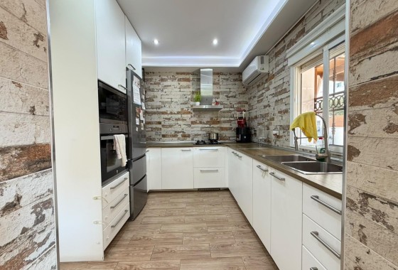 Herverkoop - Rijhuis -
Torrevieja - Nueva Torrevieja
